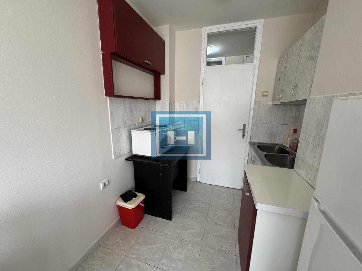 Kompletno namešten stan 57 m² na glavnoj ulici – odmah useljiv!