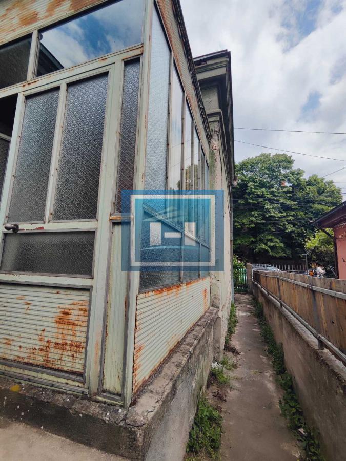 Starija kuća u centru grada retko u ponudi 79m2 sa pomoćnim objektim od 31m2