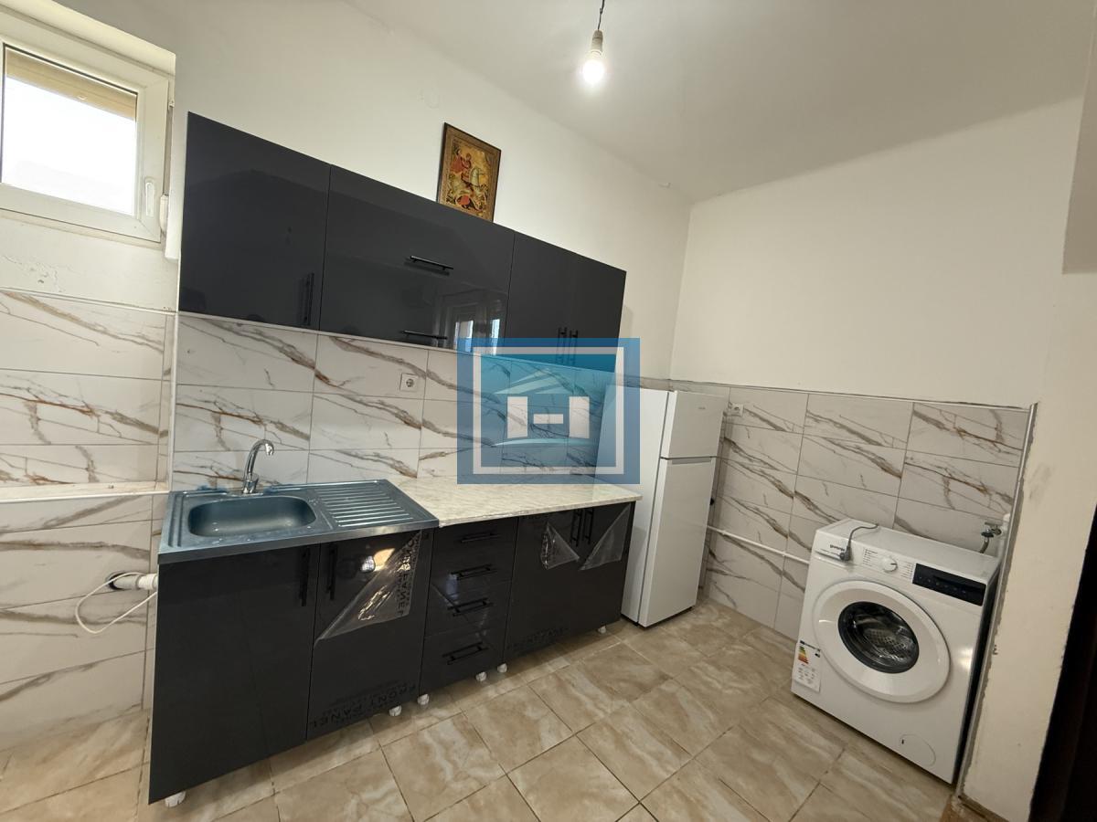 Izdaje se komforna prizemna kuća sa dve spavaće sobe