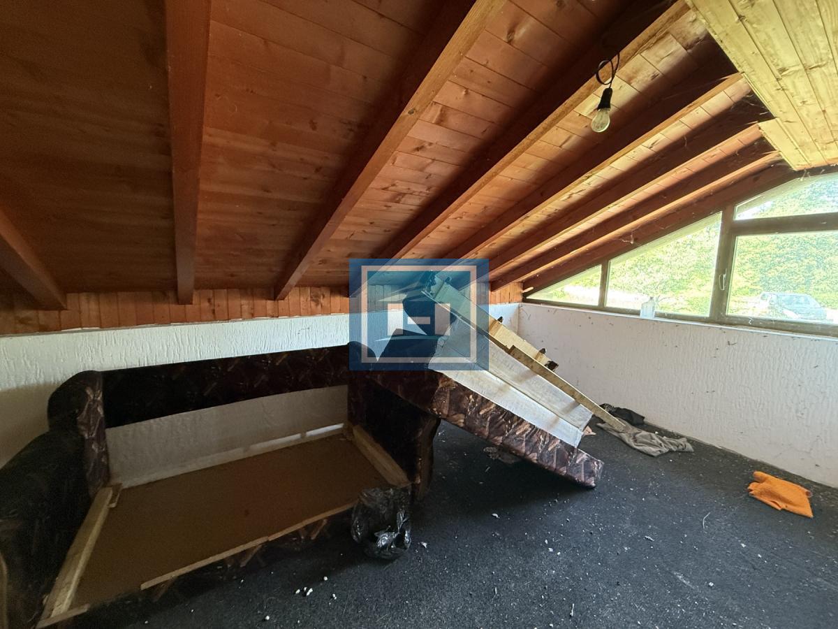 Kuća i parcela sa velikim potencijalom na odličnoj lokaciji