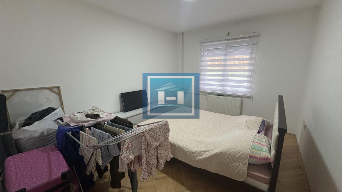 Na prodaju kompletno sređen dvoiposoban stan od 68 m²