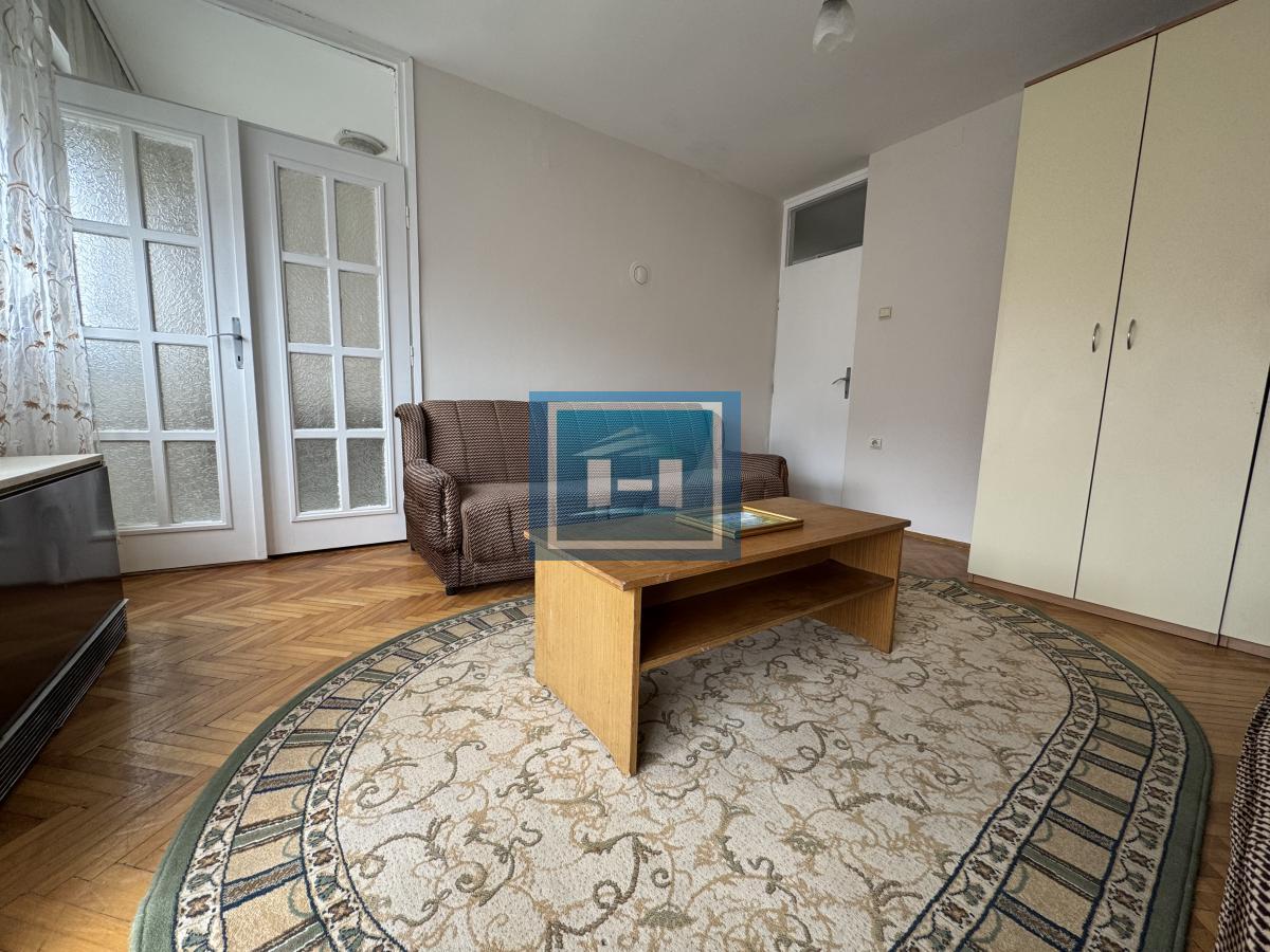 Kompletno namešten stan 57 m² na glavnoj ulici – odmah useljiv!