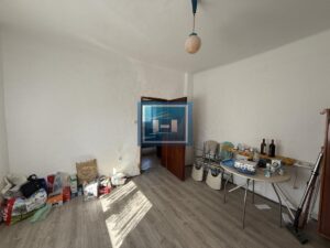 Izdaje se komforna prizemna kuća sa dve spavaće sobe