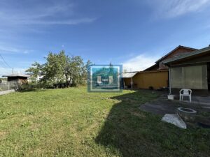 Izdaje se komforna prizemna kuća sa dve spavaće sobe