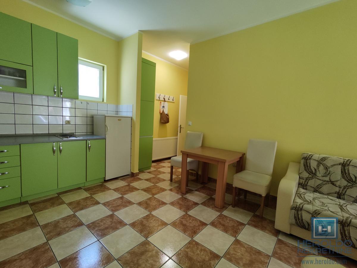 Jednosoban stan u centru, prizemlje