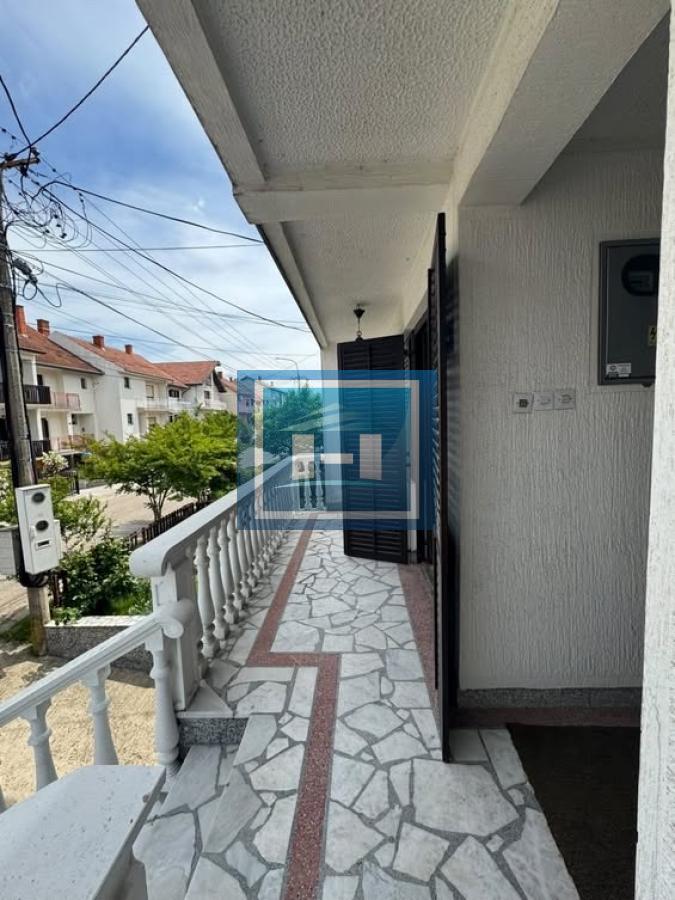 Praktična kuća na odličnoj lokaciji