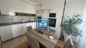 Savršena porodična nekretnina u zatvorenom i bezbednom kompleksu
