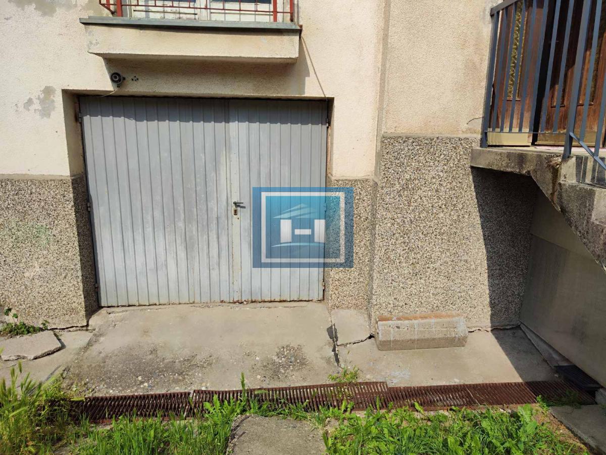 Stan od 45m2 sa garažom i ostavom od 35m2 na Strelištu