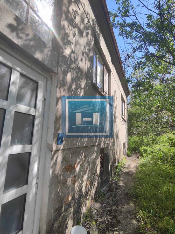 Porodična seoska kuća sa većom parcelom na 2 km od grada