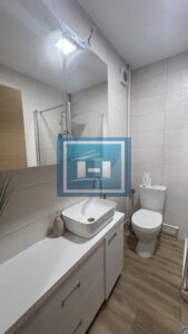 Na prodaju kompletno sređen dvoiposoban stan od 68 m²