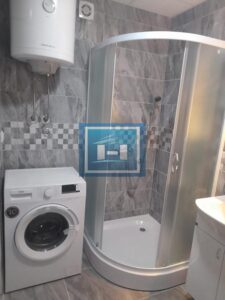 Prelep moderno opremljen jednosoban stan 45 m² – potpuno namešten, odmah useljiv