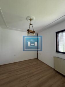 Praktična kuća na odličnoj lokaciji