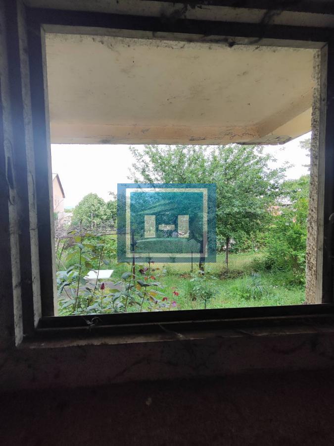 Stan od 45m2 sa garažom i ostavom od 35m2 na Strelištu