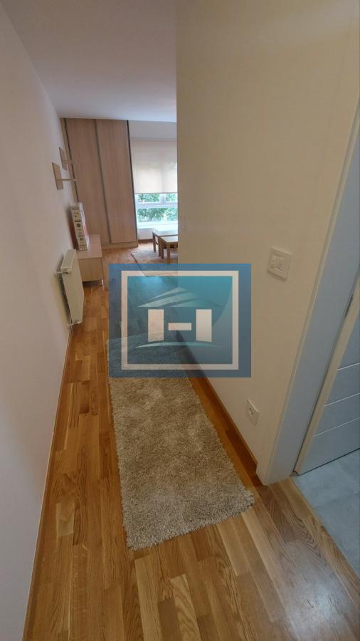 Izdaje se moderna garsonjera u centru Jagodine