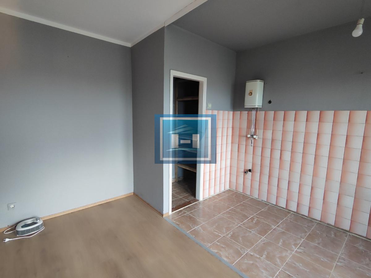 Stan od 45m2 sa garažom i ostavom od 35m2 na Strelištu