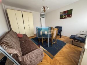 Kompletno namešten stan 57 m² na glavnoj ulici – odmah useljiv!