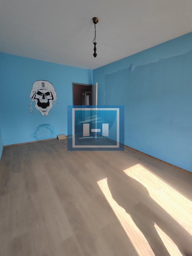 Stan od 45m2 sa garažom i ostavom od 35m2 na Strelištu