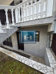 Praktična kuća na odličnoj lokaciji