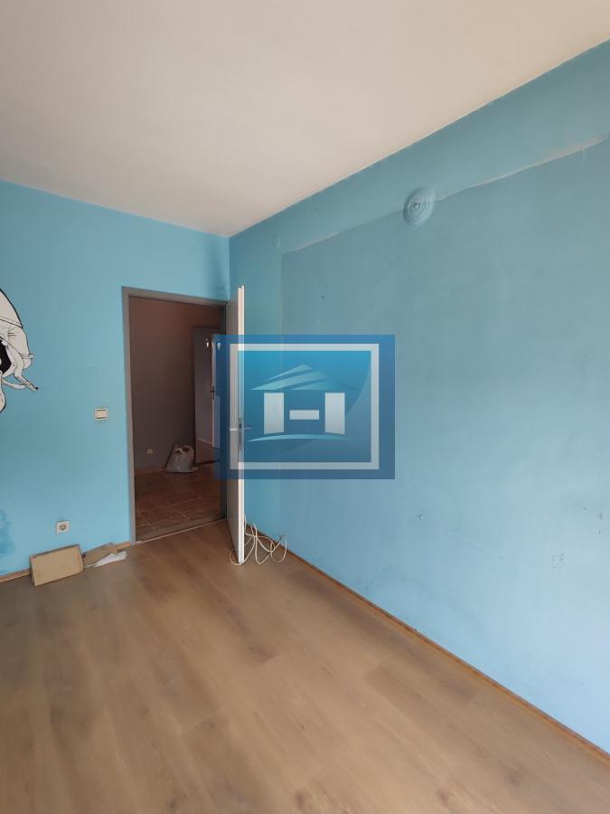 Stan od 45m2 sa garažom i ostavom od 35m2 na Strelištu