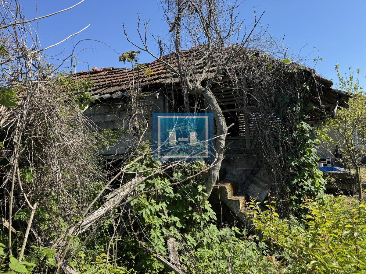 Kuća 53 m² sa 18 a placa u Tonji, Ćuprija