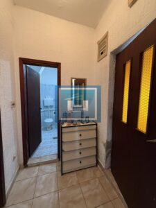 Izdaje se komforna prizemna kuća sa dve spavaće sobe