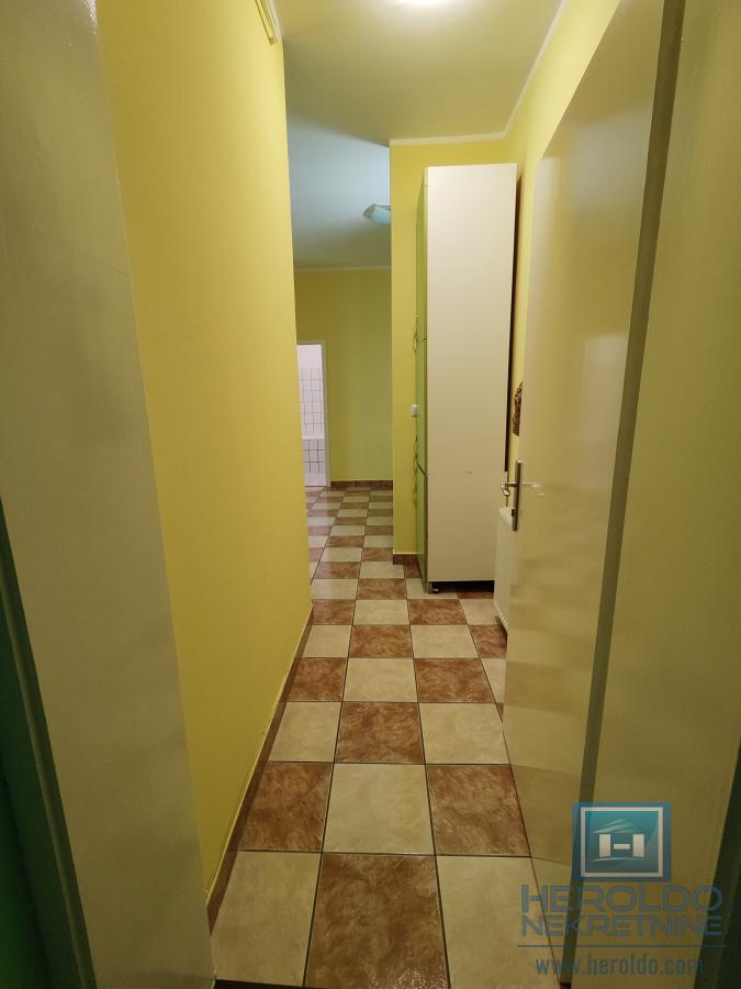 Jednosoban stan u centru, prizemlje