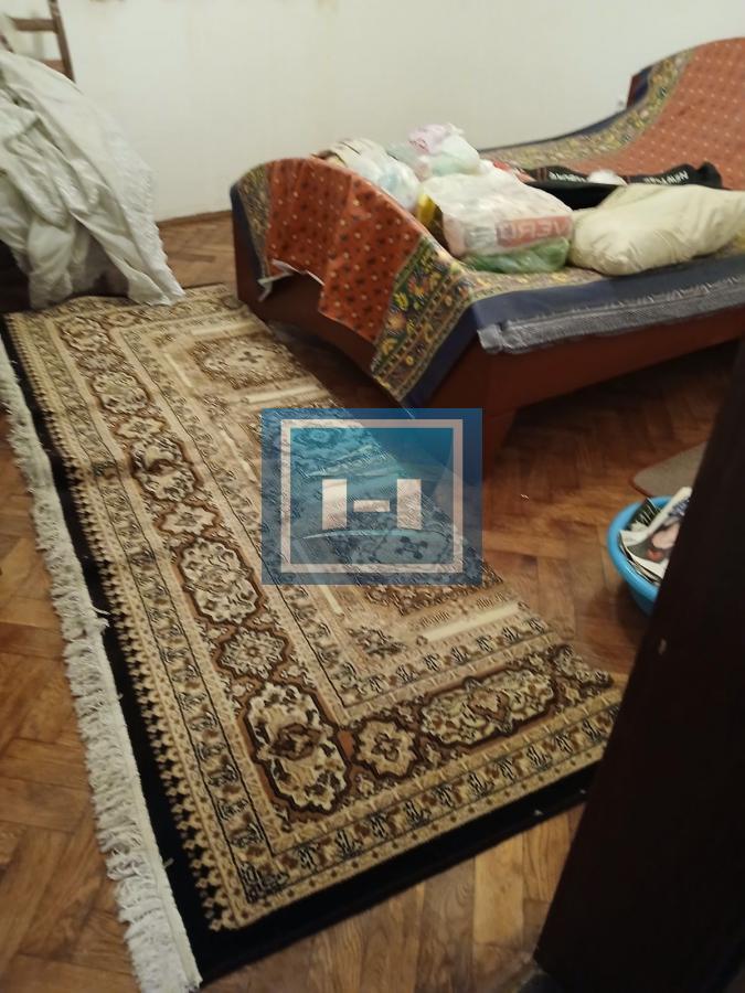 Porodična seoska kuća sa većom parcelom na 2 km od grada