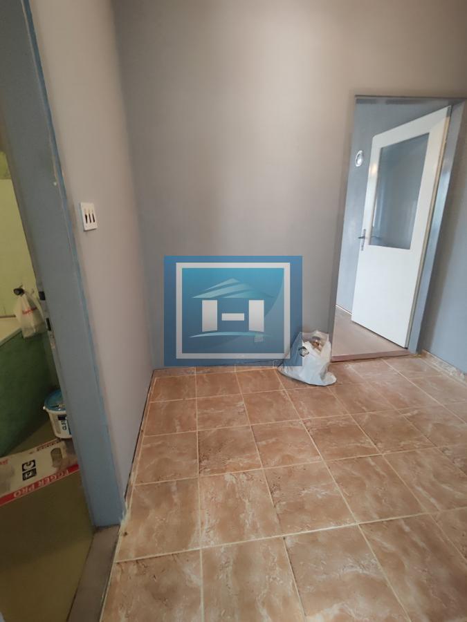 Stan od 45m2 sa garažom i ostavom od 35m2 na Strelištu