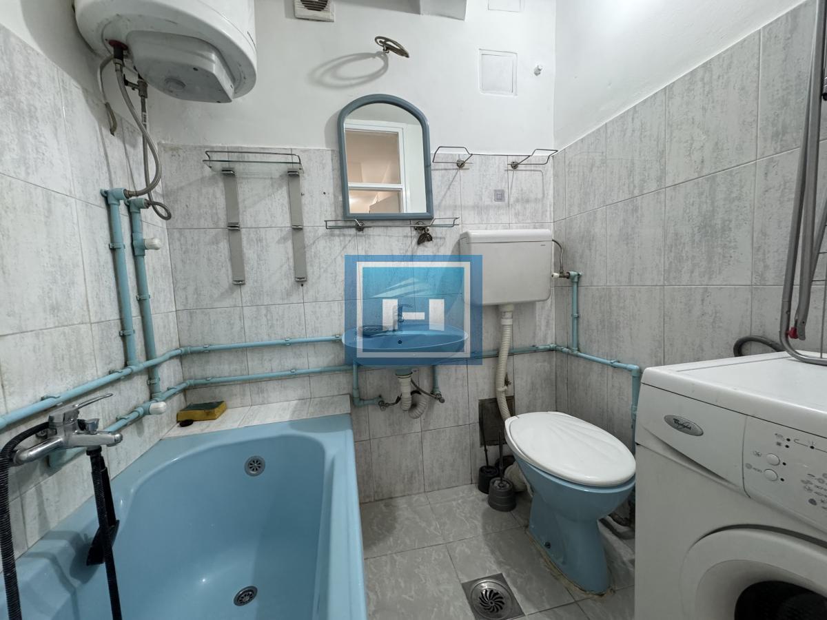 Kompletno namešten stan 57 m² na glavnoj ulici – odmah useljiv!