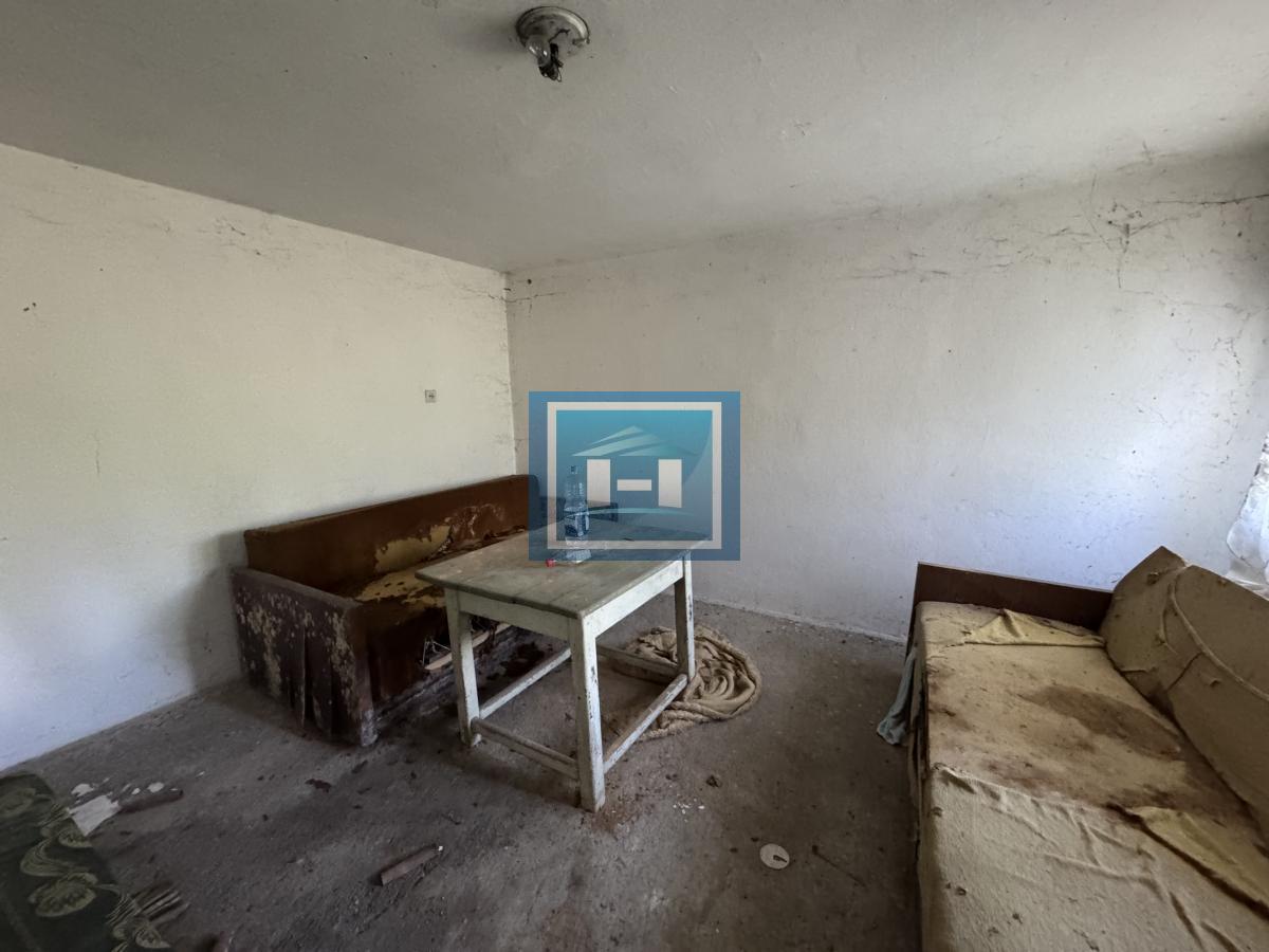 Kuća 53 m² sa 18 a placa u Tonji, Ćuprija