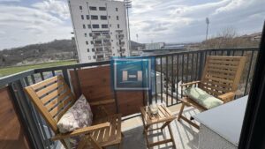 Na prodaju kompletno nameštena garsonjera površine 29 m² sa terasom