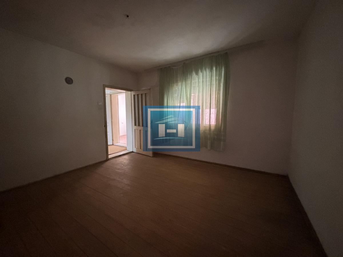 Na prodaju dve kuće u Smederevskoj Palanci – odlična lokacija, useljivo