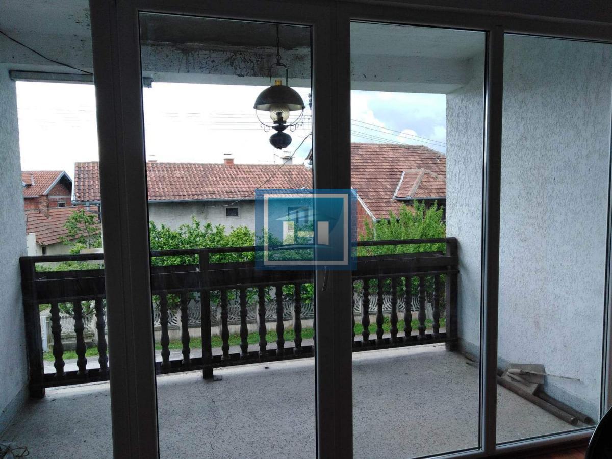 Na prodaju kuća sa velikim placem