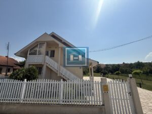 Kuća u koju se useljavate bez ijednog dodatnog ulaganja – luksuz, kvalitet i sigurnost na jednom mestu!