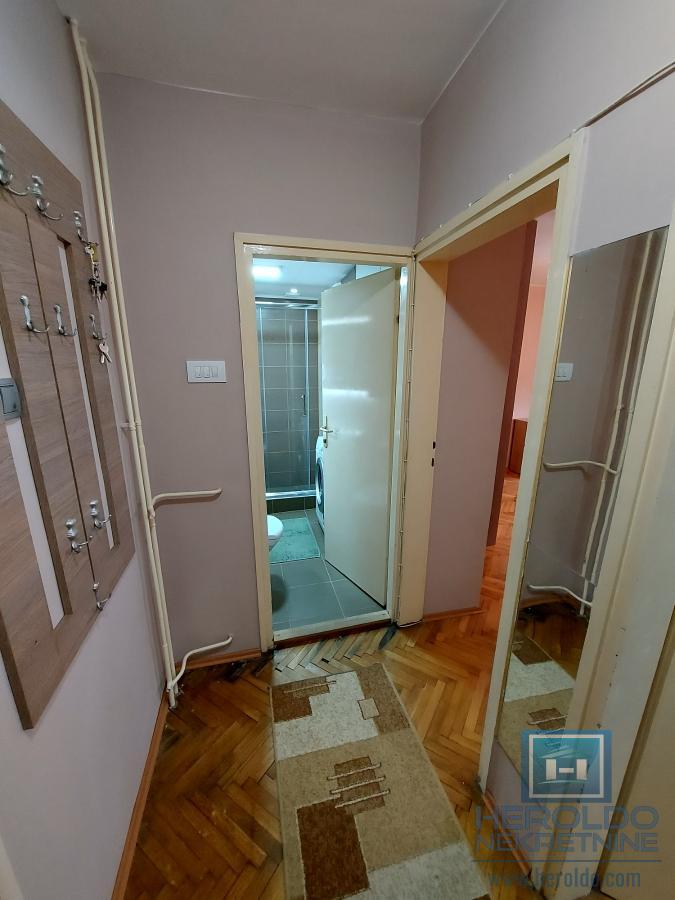 Jednoiposoban stan za izdavanje u naselju Tabane