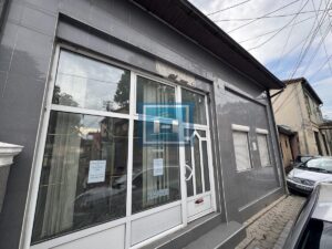 LOKAL ZA IZDAVANJE U PROMETNOJ ULICI – IDEALAN ZA KANCELARIJU ILI BIRO