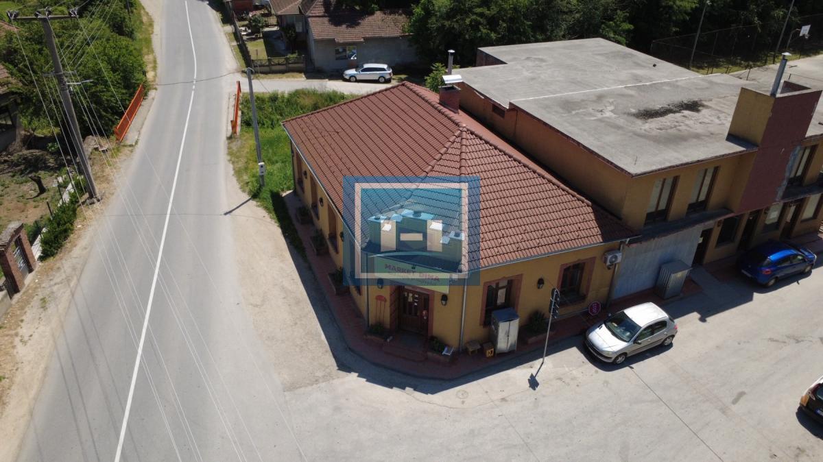 Objekat u samom centru sela pored magistrale u funkciji marketa