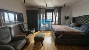 Na prodaju kompletno nameštena garsonjera površine 29 m² sa terasom