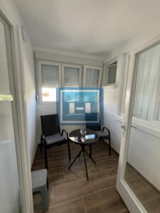 Izdaje se dvosoban stan u centru