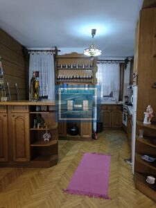 IZDAJE SE KUĆA – VRHUNSKA LOKACIJA