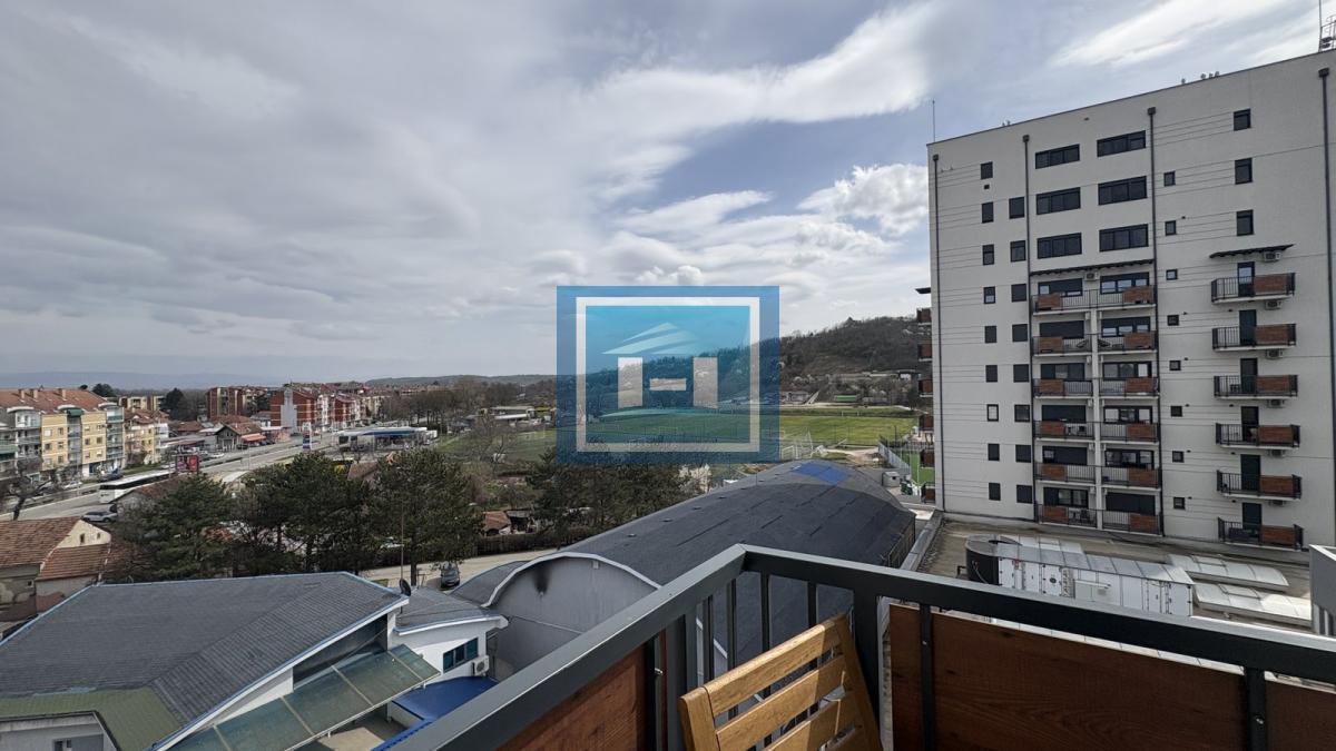 Na prodaju kompletno nameštena garsonjera površine 29 m² sa terasom