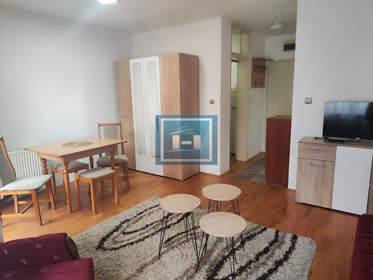 Garsonjera od 30 m2 u centru Jagodine u zgradi sa liftom