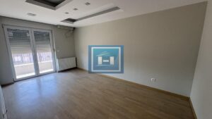 Luksuzan petosoban stan u novoj zgradi u centru grada + dve garaže