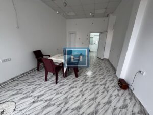 LOKAL ZA IZDAVANJE U PROMETNOJ ULICI – IDEALAN ZA KANCELARIJU ILI BIRO