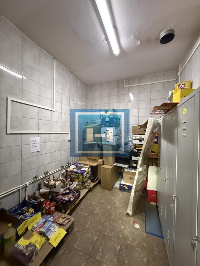 Objekat u samom centru sela pored magistrale u funkciji marketa