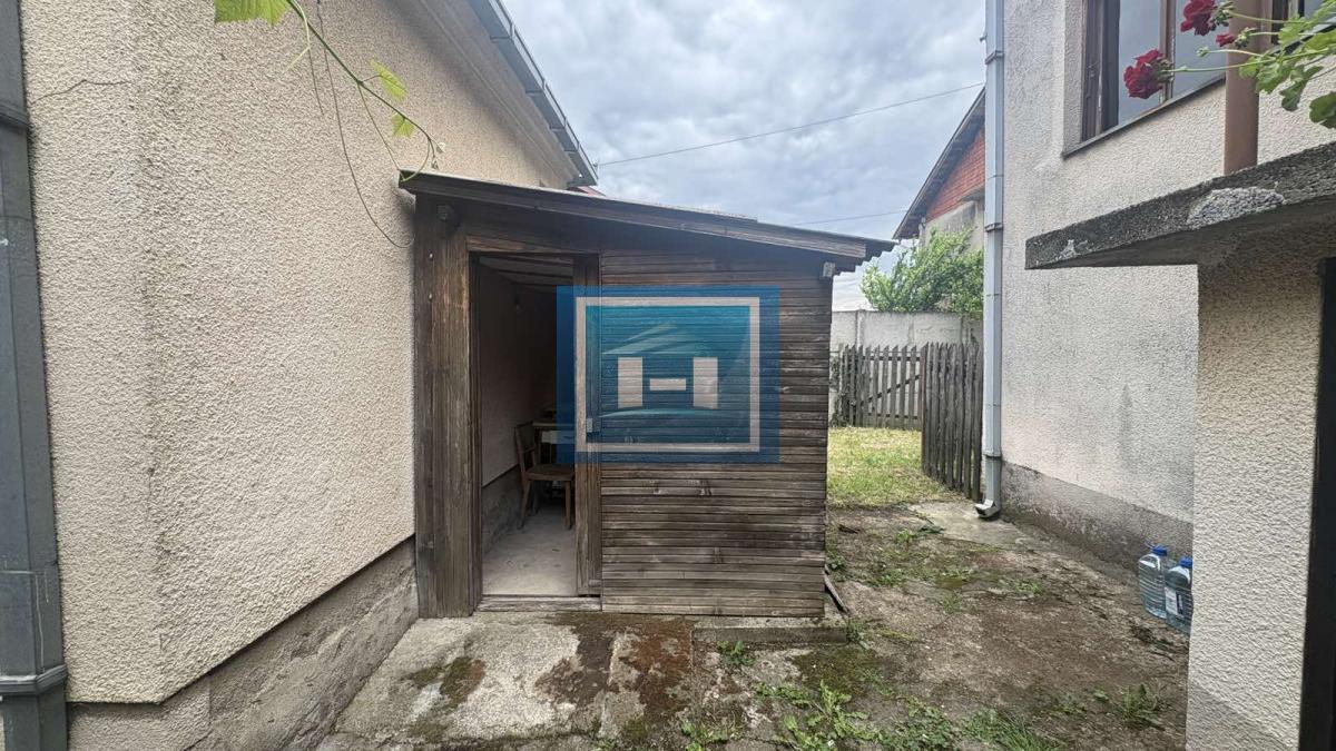 Kuća na odličnoj lokaciji -glavni put,na samo par kilometra od grada
