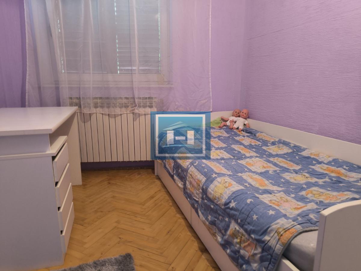 IZDAJE SE KUĆA – VRHUNSKA LOKACIJA