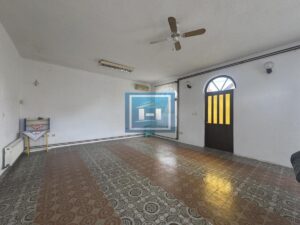 Veliki lokal sa dvorištem-idealan za vrtić ili školicu