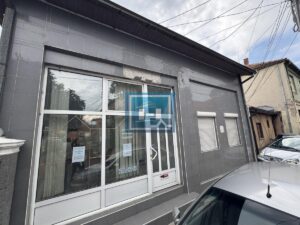 LOKAL ZA IZDAVANJE U PROMETNOJ ULICI – IDEALAN ZA KANCELARIJU ILI BIRO