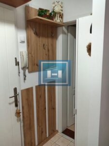 Na prodaju kompletno renovirana garsonjera u širem centru grada